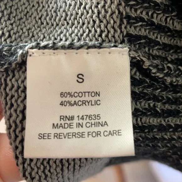 Romeo & Juliet Couture Black and Gray Fringe Sweater Dress - Size Small - Picture 11 of 12